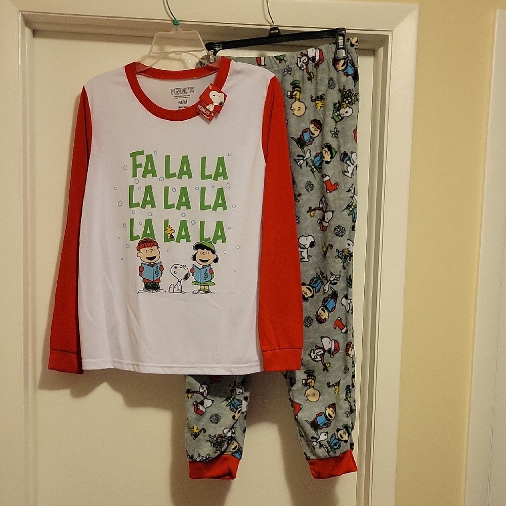 NWT: Briefly Stated Women's PEANUTS Holiday Pajama Set